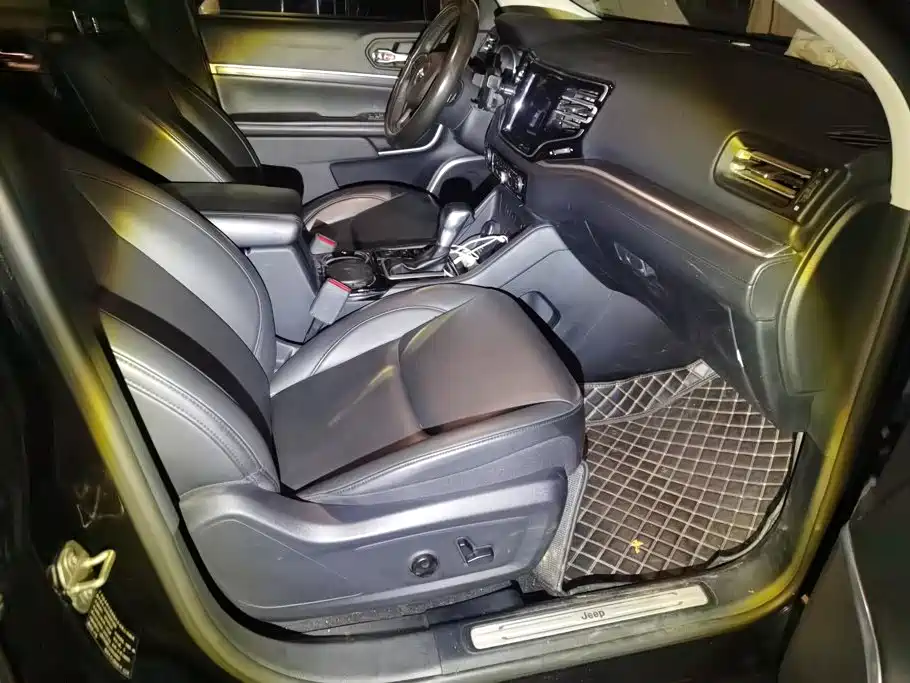 Jeep Commander — миниатюра 8