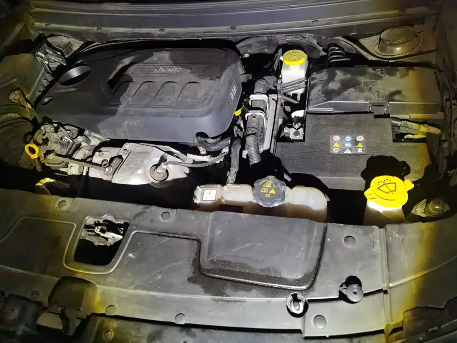 Jeep Commander — миниатюра 10