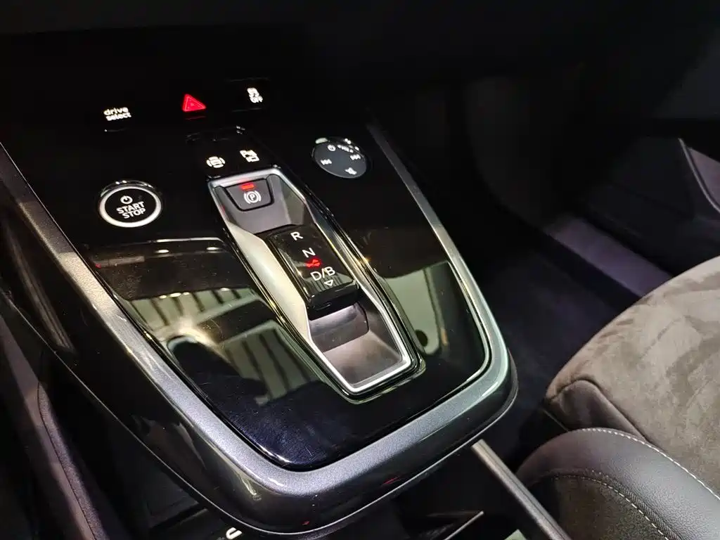 Audi Q4 e-tron — миниатюра 8