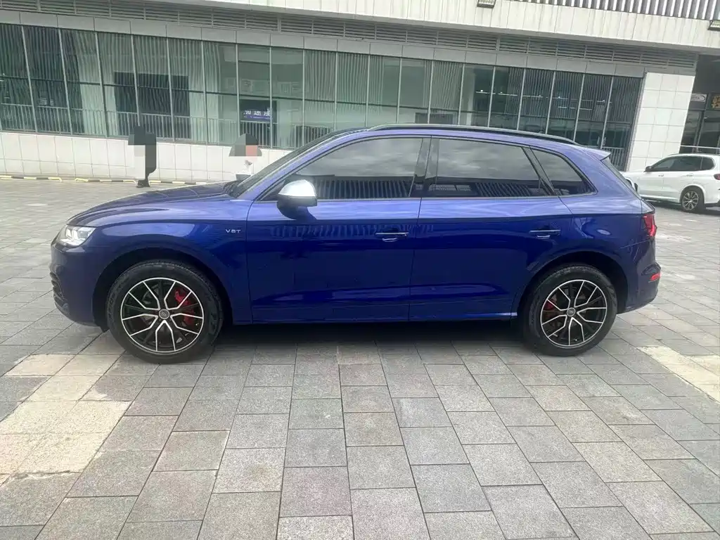 Audi Q5L — миниатюра 2
