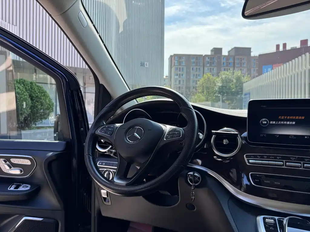 Mercedes-Benz V-Class — миниатюра 17