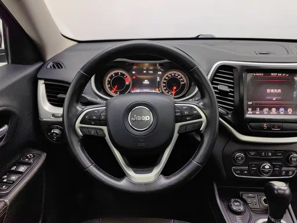 Jeep Cherokee — миниатюра 11
