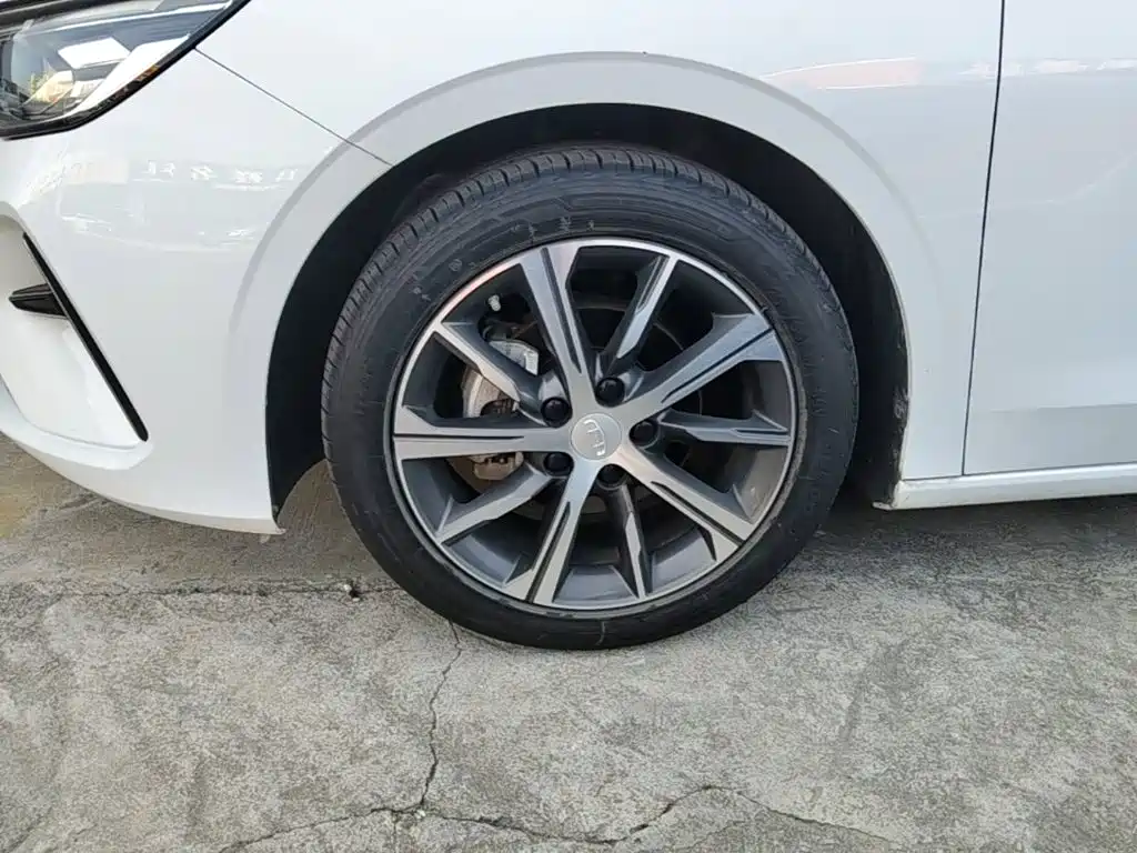 Geely Emgrand — миниатюра 23