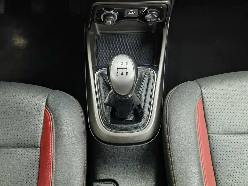 Changan CS15 — миниатюра 13