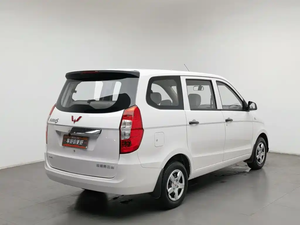 Wuling Hongguang — миниатюра 2
