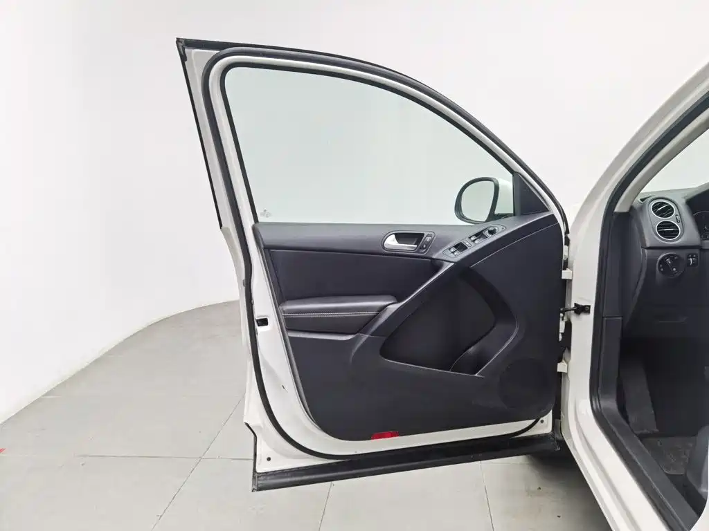 Volkswagen Tiguan — миниатюра 8