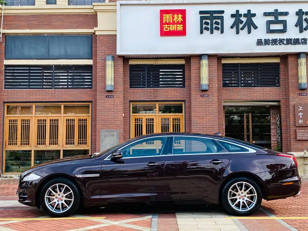 Jaguar XJ — миниатюра 7