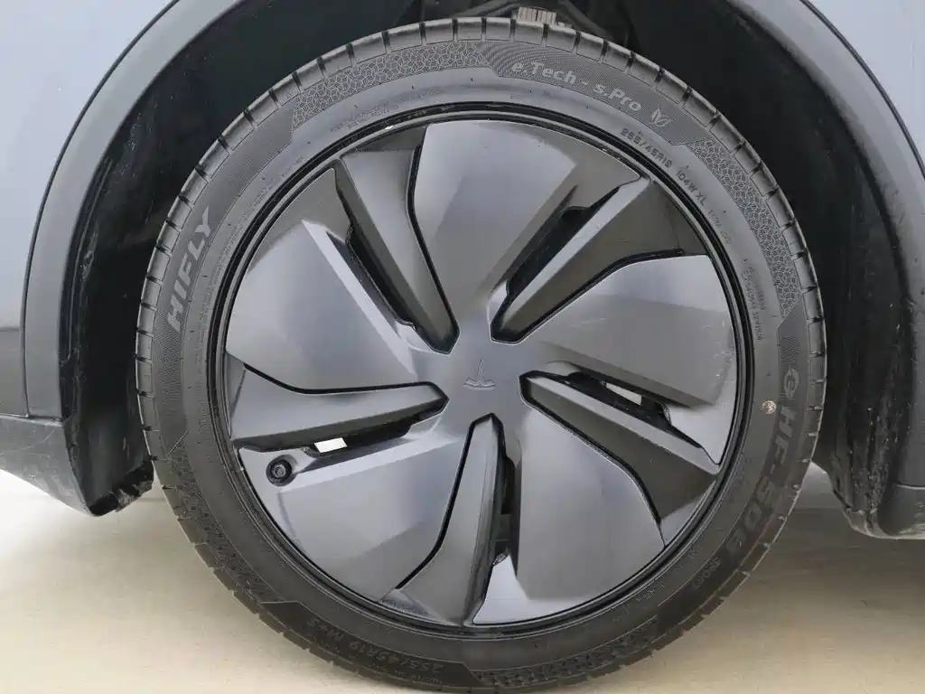 Tesla Model Y — миниатюра 11