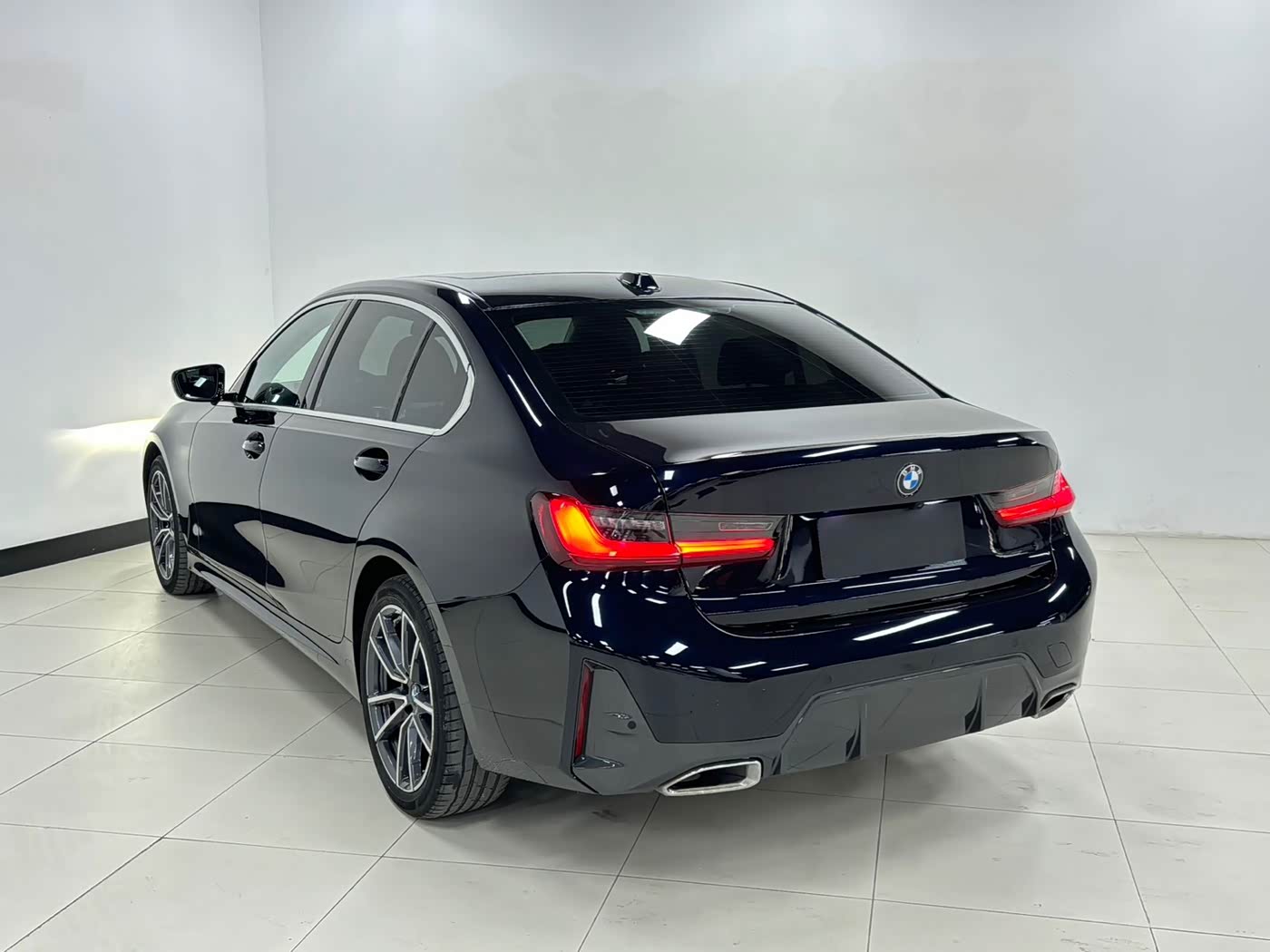 BMW 3 Series 2.0 л 2023 г. Чёрный, пробег 35000 км