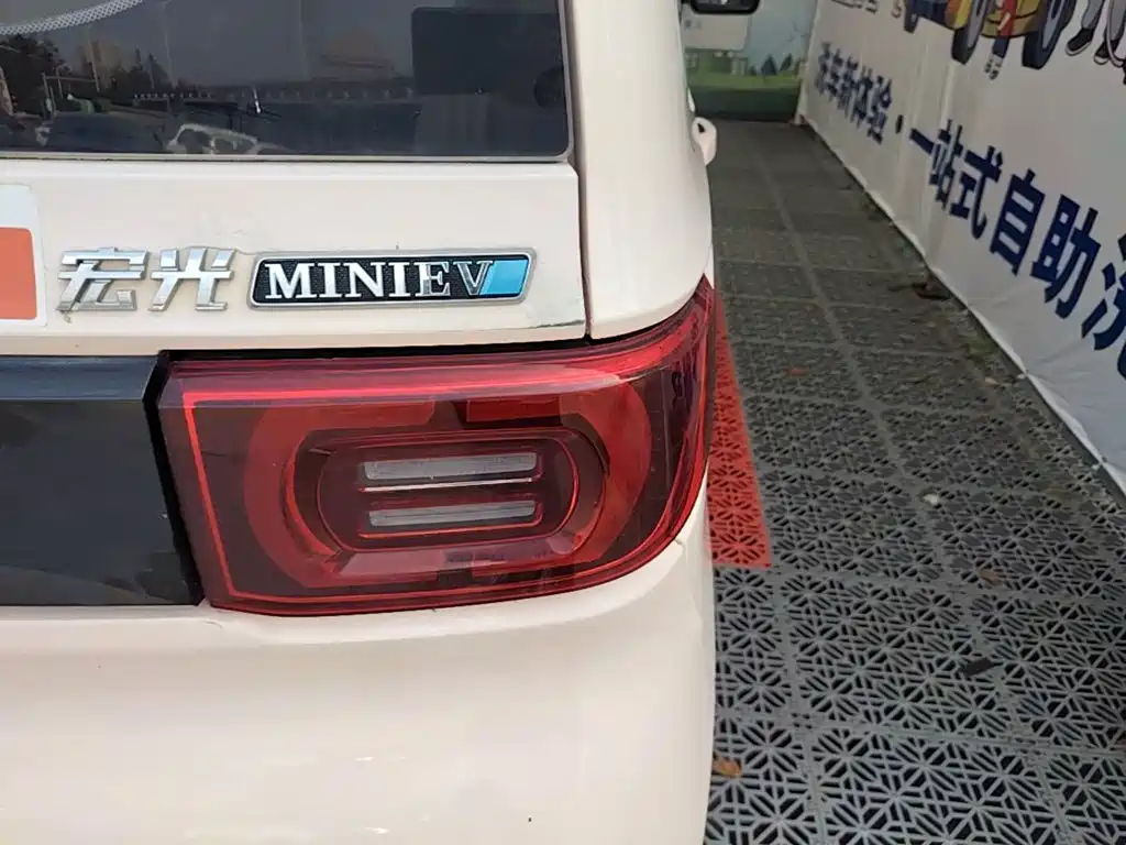 Wuling MINIEV — миниатюра 8