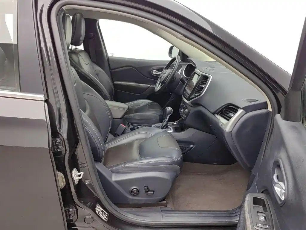 Jeep Cherokee — миниатюра 23