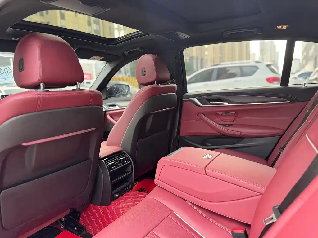 BMW 5 Series New Energy — миниатюра 6