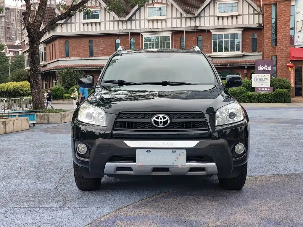 Toyota RAV4 — миниатюра 2