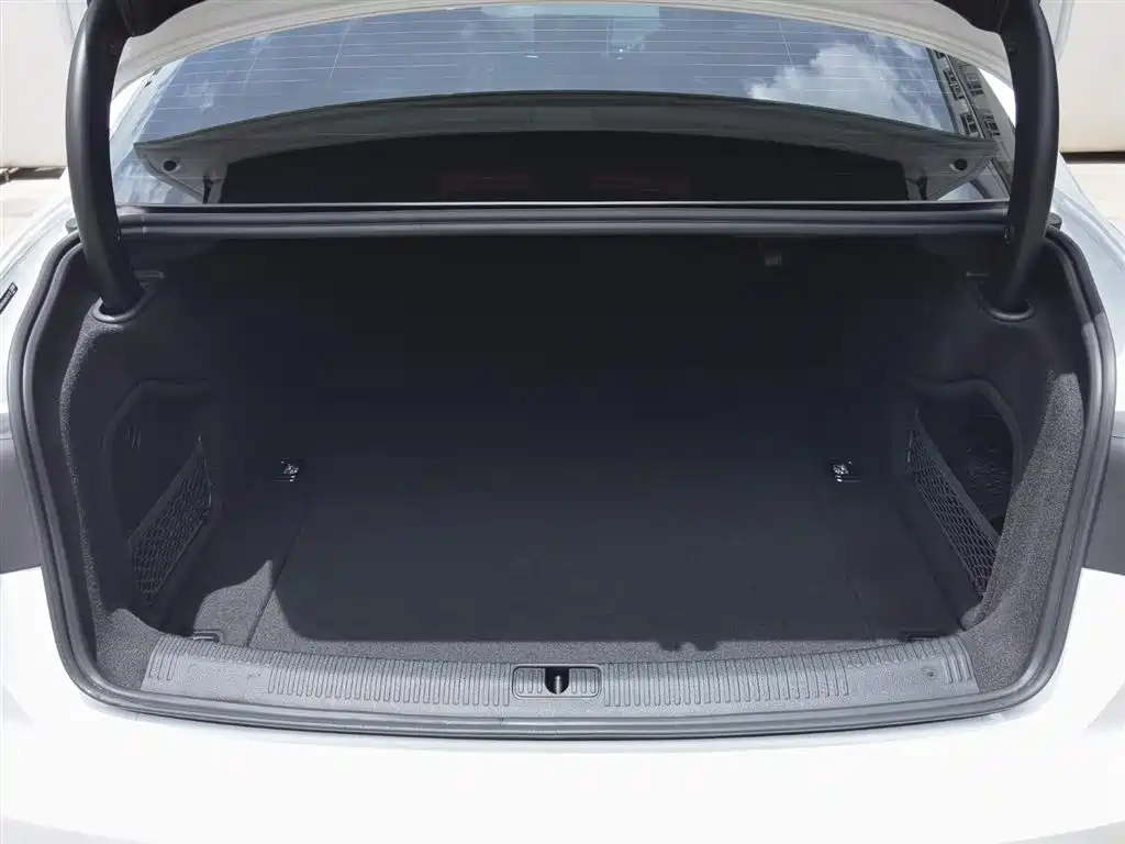Audi A4L 2024 40 TFSI Luxury