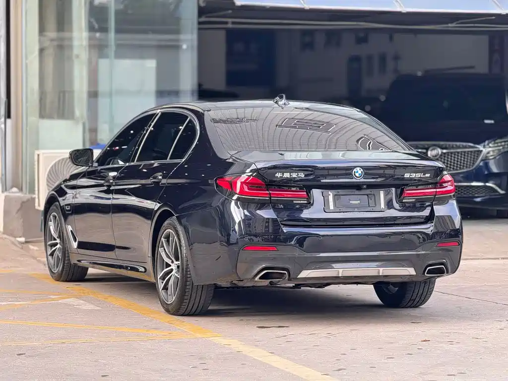 BMW 5 Series New Energy — миниатюра 9
