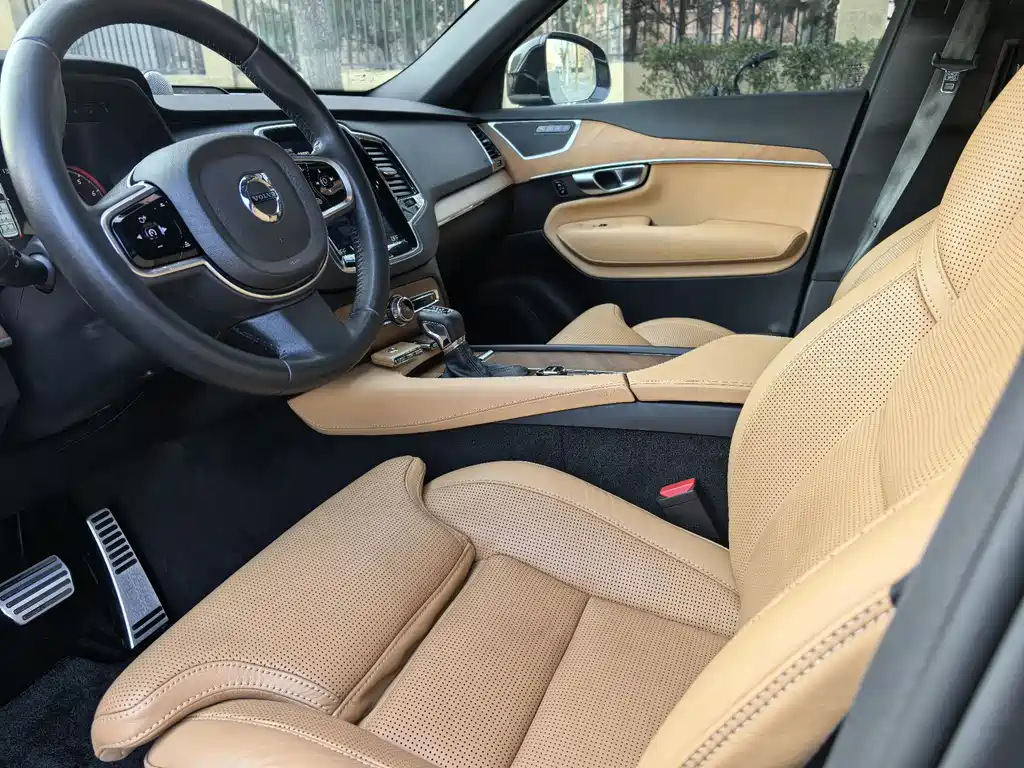 Volvo XC90 2015 T6 7 мест