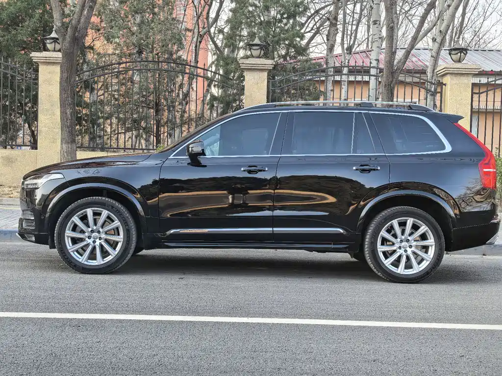 Volvo XC90 2015 T6 7 мест