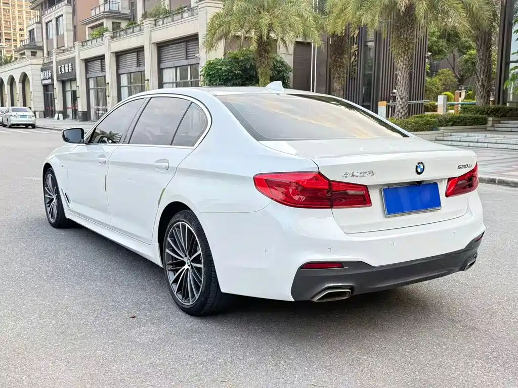 BMW 5 Series — миниатюра 7
