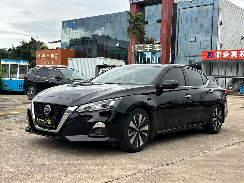 Купить Nissan Teana