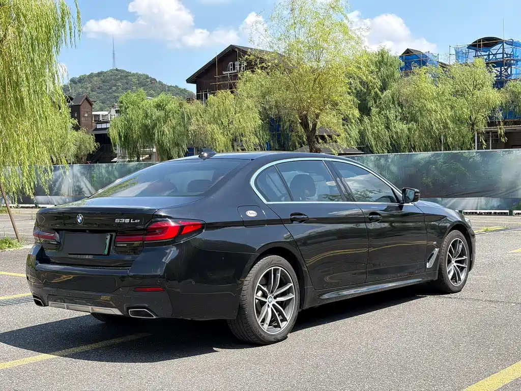 BMW 5 Series New Energy — миниатюра 5