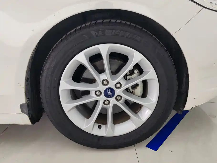 Ford Mondeo — миниатюра 6