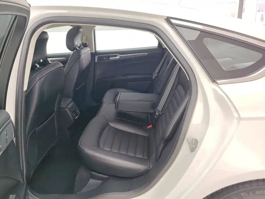 Ford Mondeo — миниатюра 11