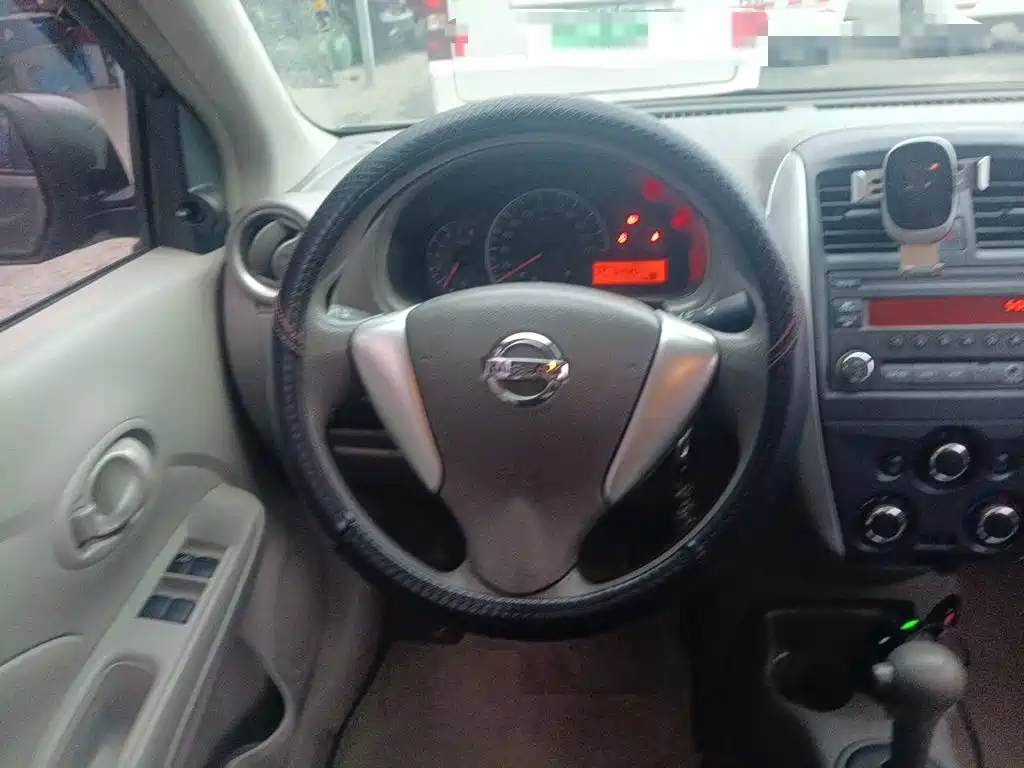 Nissan Sunny — миниатюра 11