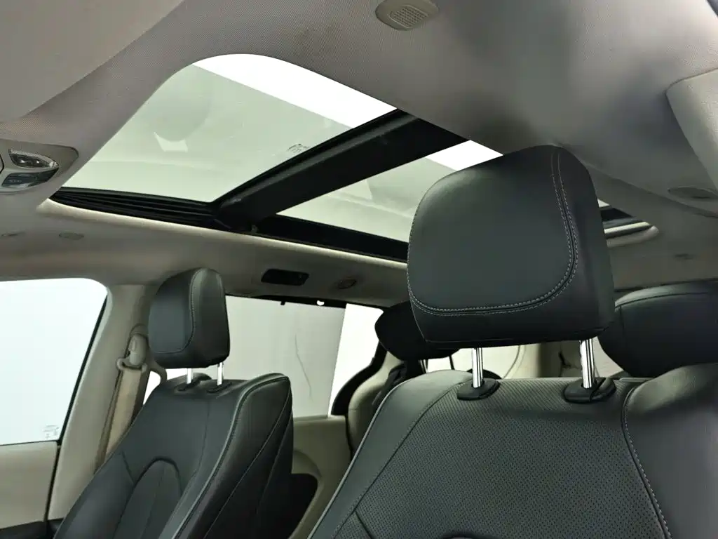 Chrysler Grand Voyager (Import) — миниатюра 12