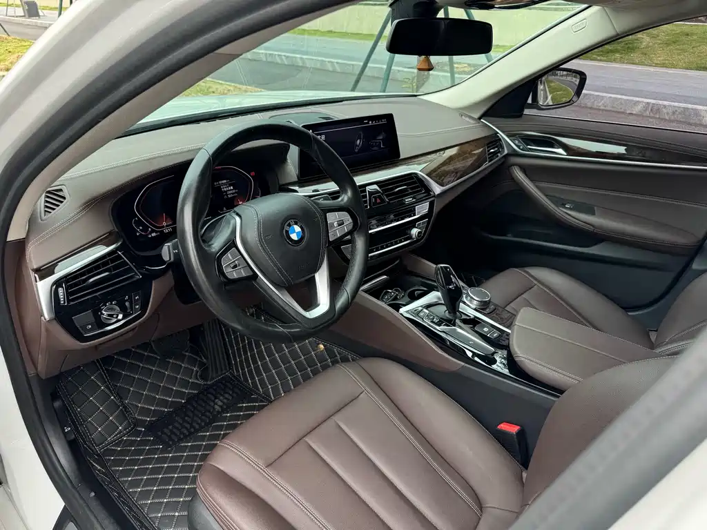 BMW 5 Series — миниатюра 5