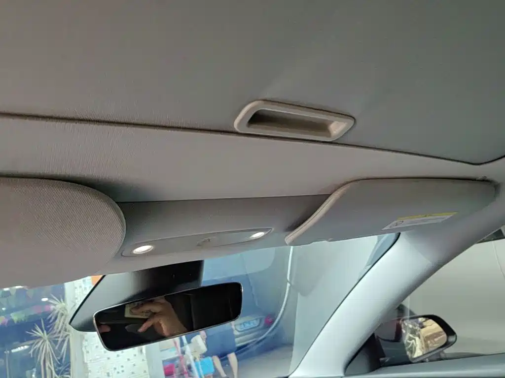 Tesla Model 3 — миниатюра 18