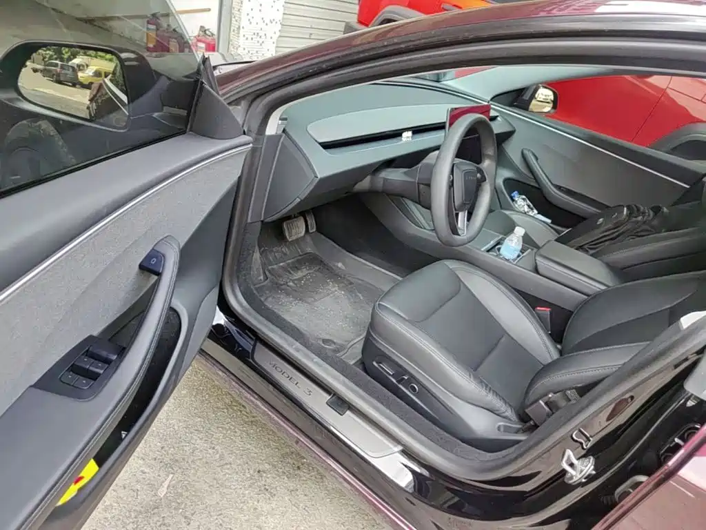 Tesla Model 3 — миниатюра 16