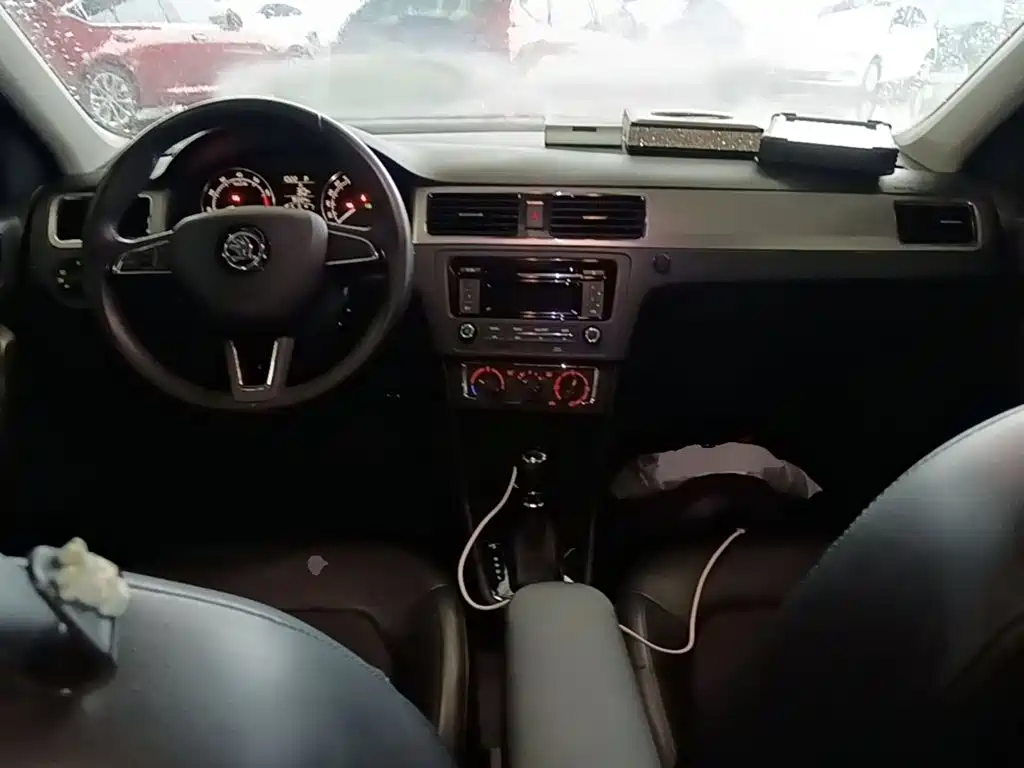Skoda Rapid Spaceback — миниатюра 10