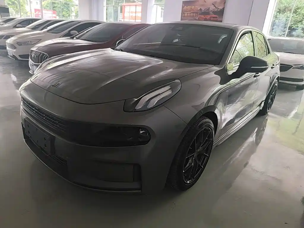Lynk & Co 03