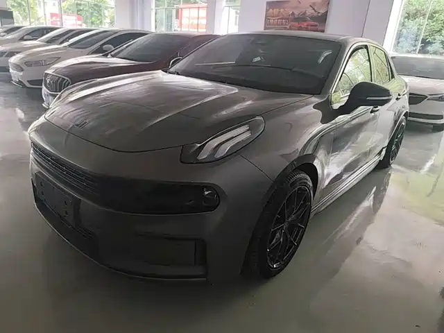 Lynk & Co 03