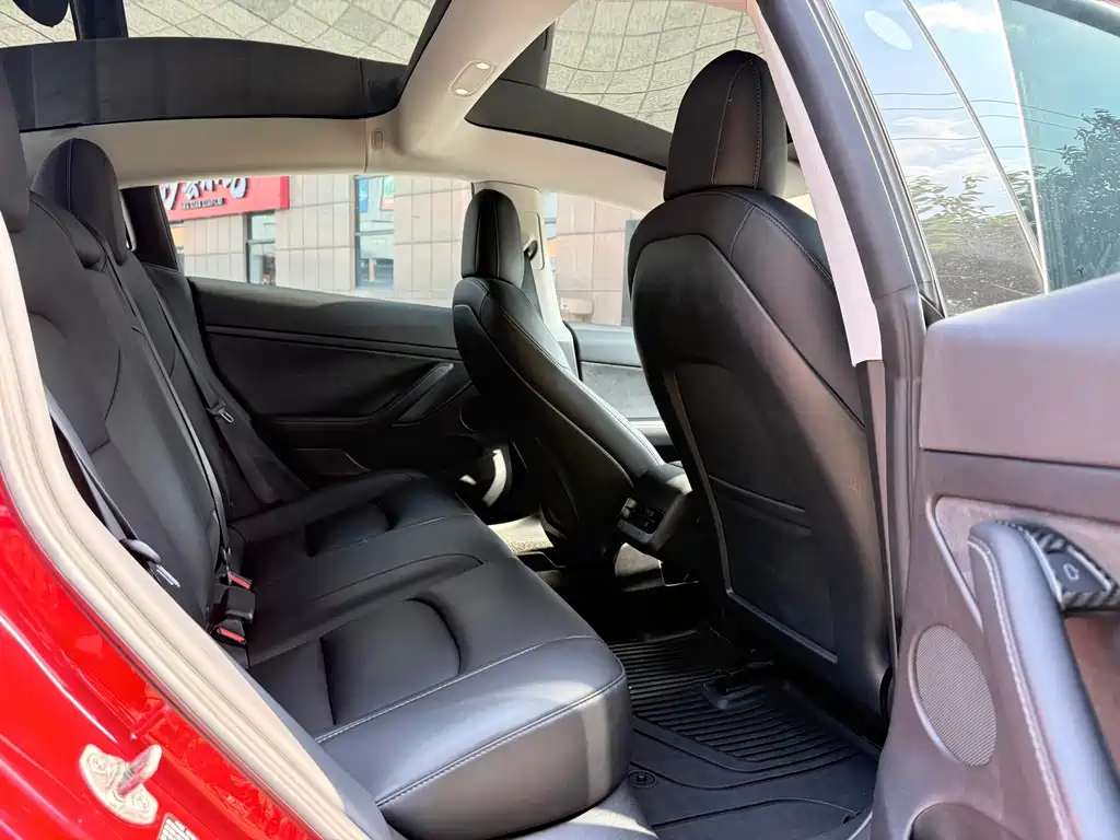 Tesla Model 3 — миниатюра 16