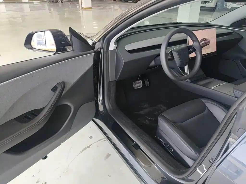 Tesla Model 3 — миниатюра 16