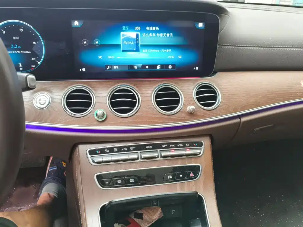 Mercedes-Benz E-Class — миниатюра 6