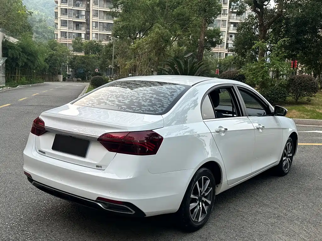 Geely Emgrand — миниатюра 4
