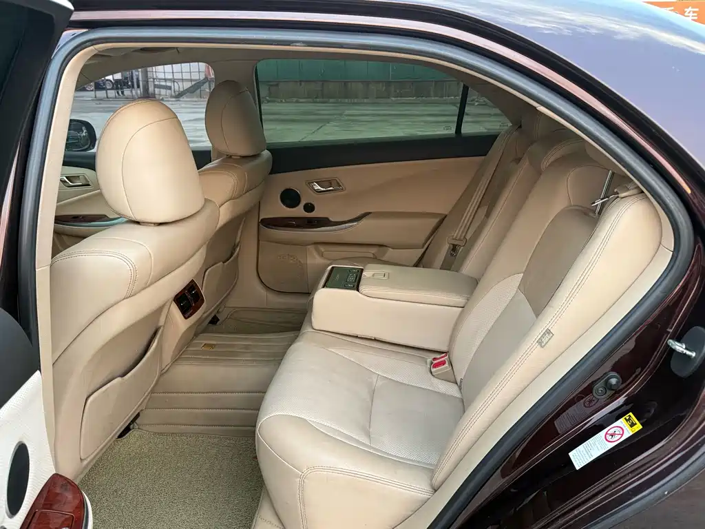 Toyota Crown — миниатюра 6