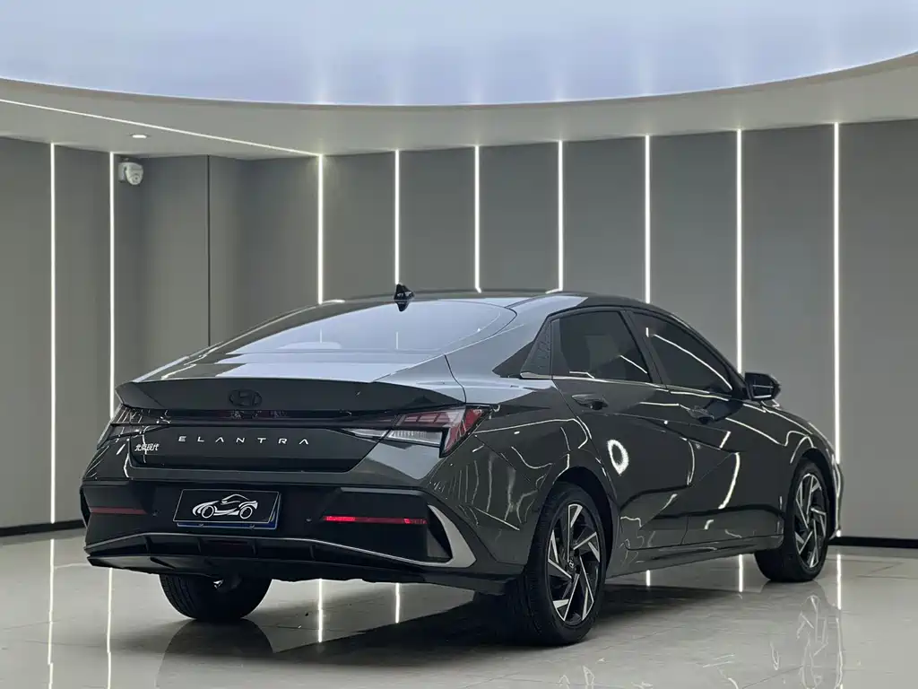 Hyundai Elantra — миниатюра 16