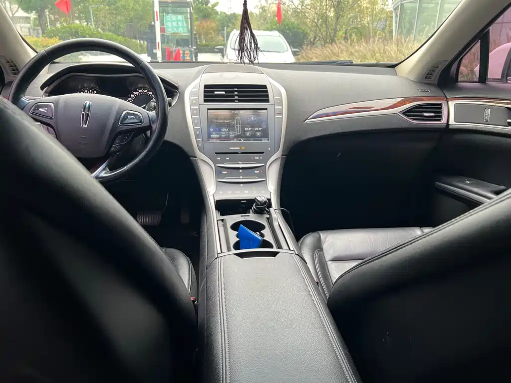 Lincoln MKZ — миниатюра 13