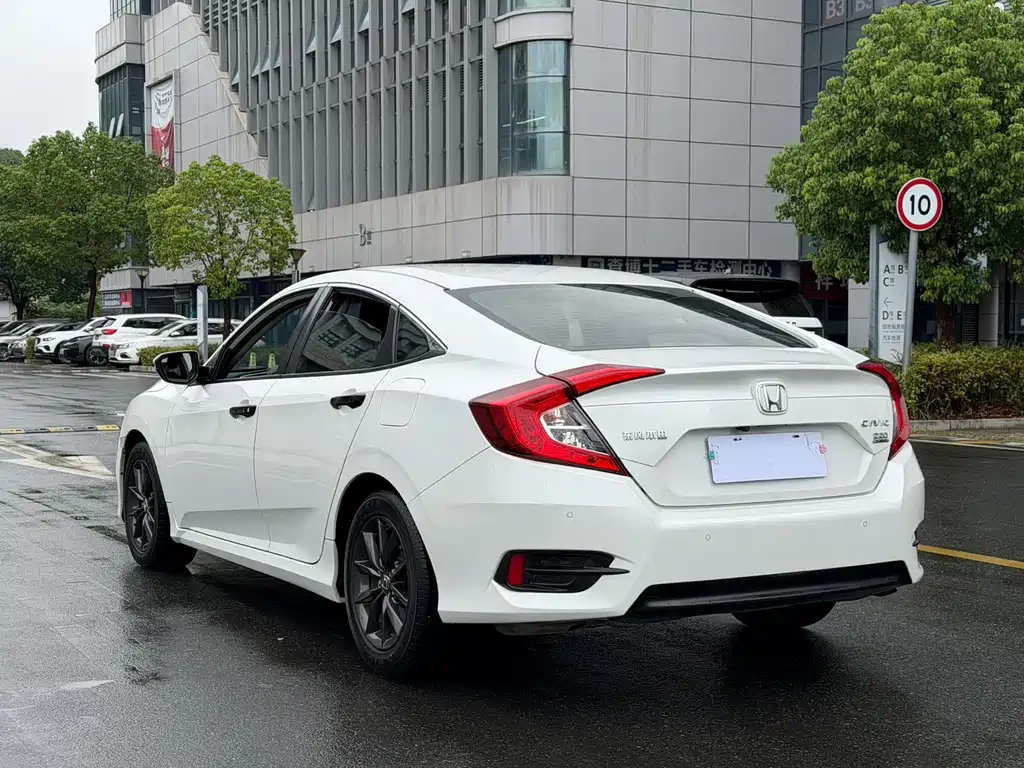 Honda Civic — миниатюра 7
