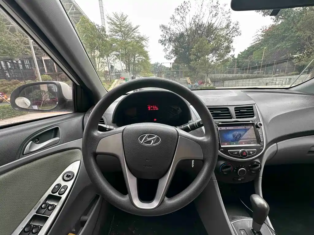 Hyundai Verna — миниатюра 10