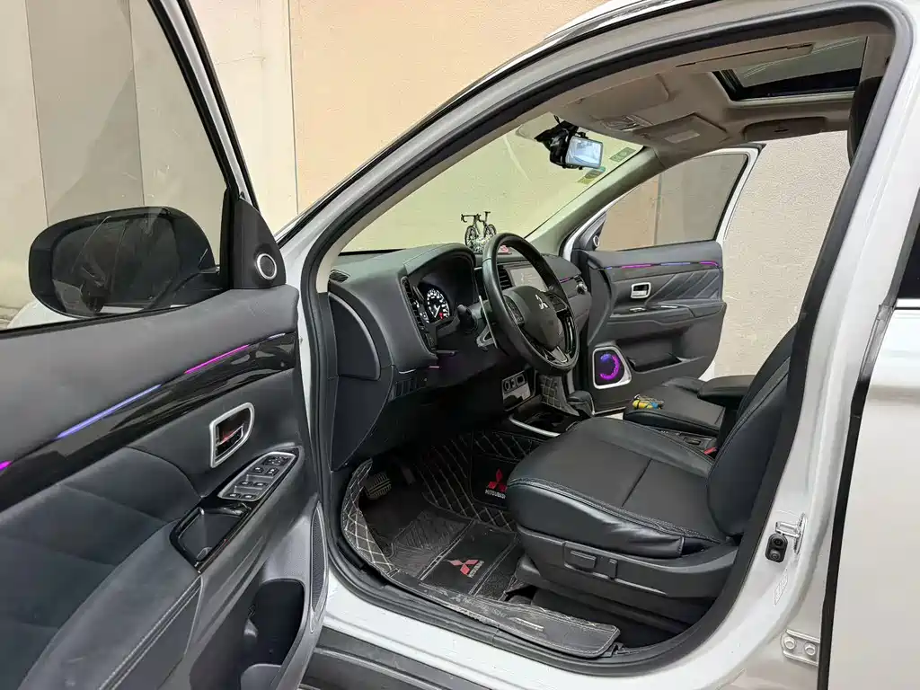 Mitsubishi Outlander — миниатюра 5