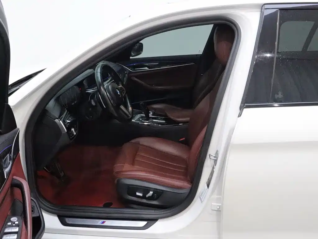 BMW 5 Series — миниатюра 11