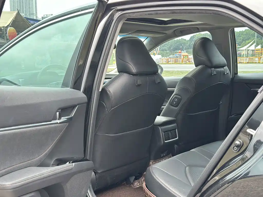 Toyota Camry — миниатюра 15