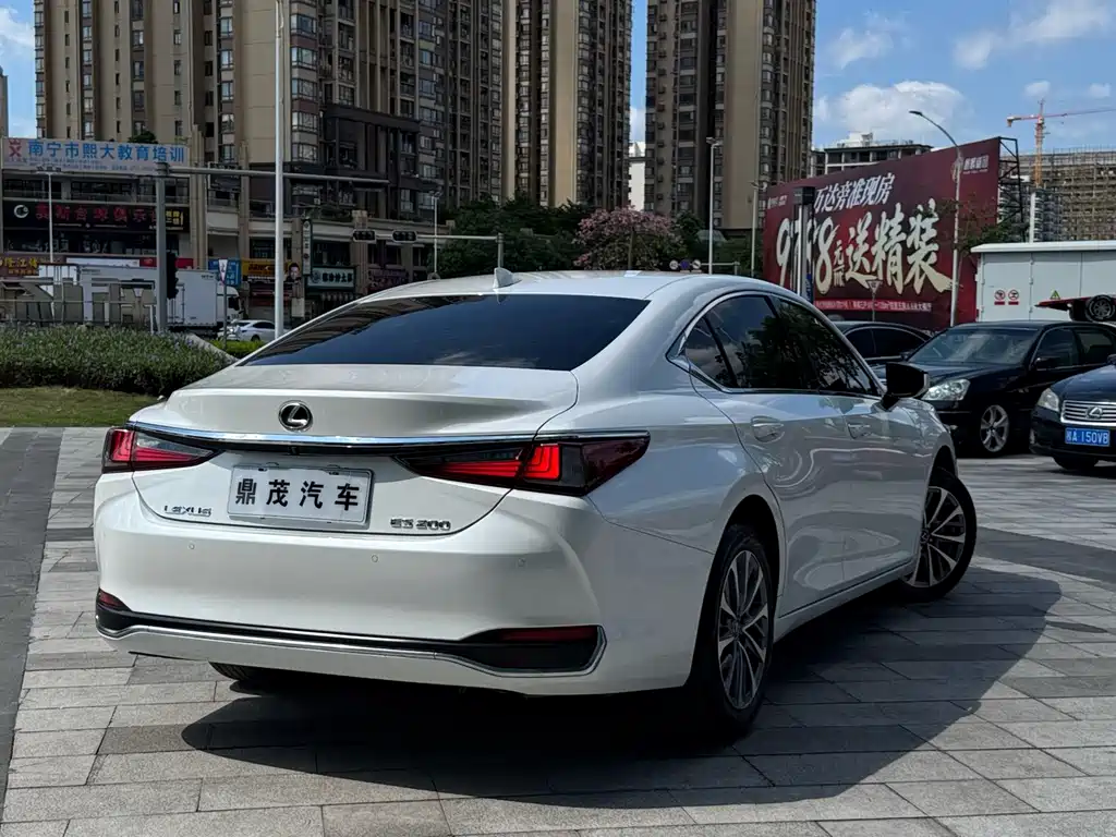 Lexus ES — миниатюра 6