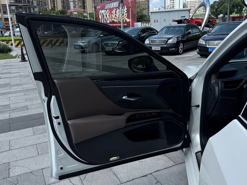 Lexus ES — миниатюра 18