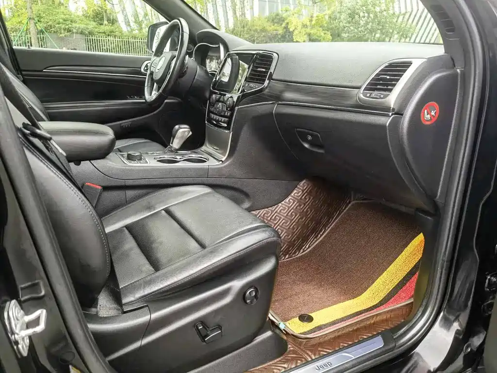 Jeep Grand Cherokee (Import) — миниатюра 8