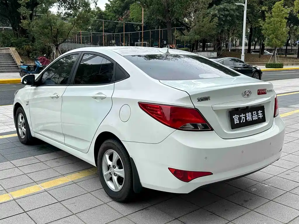 Hyundai Verna — миниатюра 7